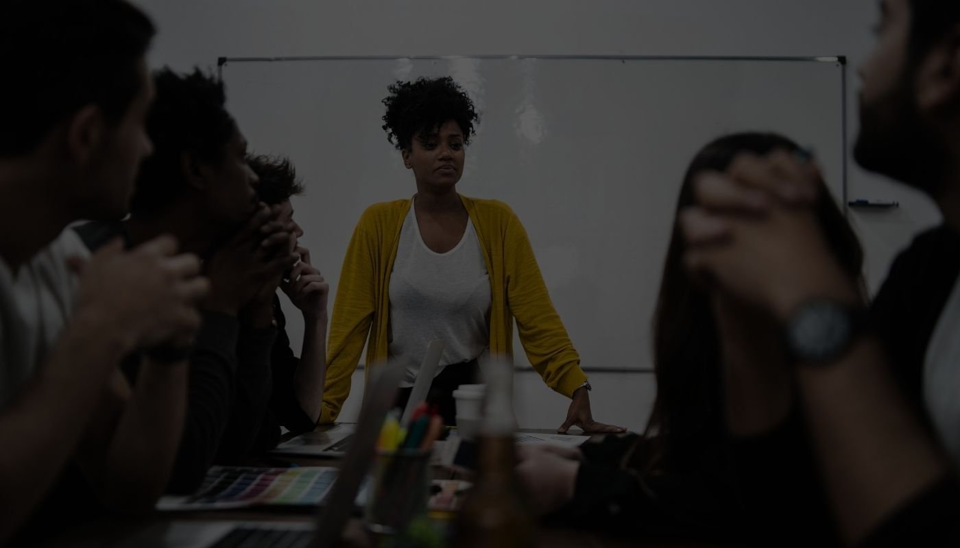 Equipe de gestão e liderança da Biz Njp em nossa empresa de manufatura sustentável em Bangladesh.